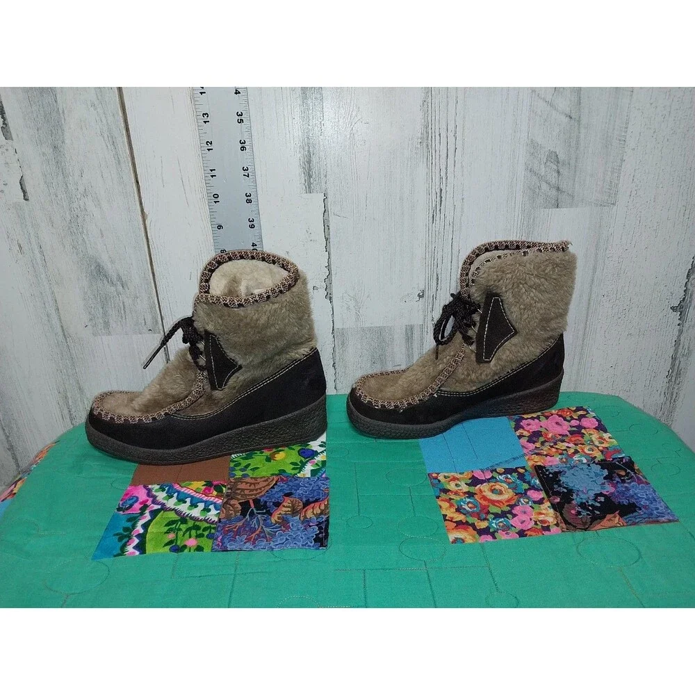 Vintage Snowland Women's Faux Fur Boots Leather Size 6 Wedge Rubber Heel LaceUp
